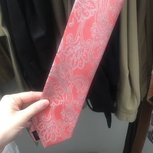 Salmon pink paisley tie